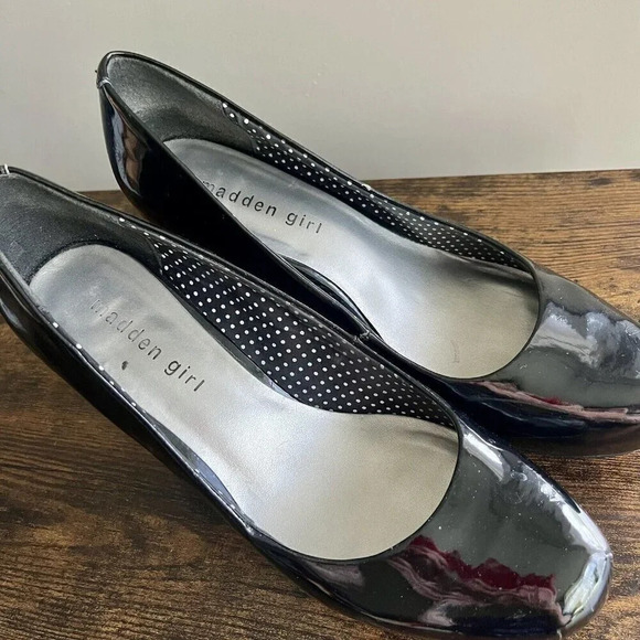 Madden Girl| Getta Pumps Slip On Black Patent Faux Leather Round Toe Size 9 - VG - Picture 5 of 6